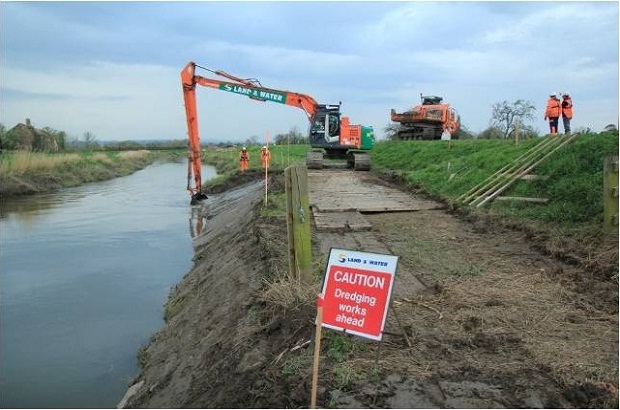 22 tonne excavator operating on the bank of the River Parrett