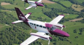 Cessna's flying in formation