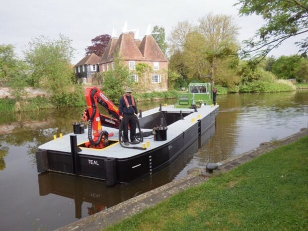 Navigation team afloat carrying out routine maintenance (source: Environment Agency)